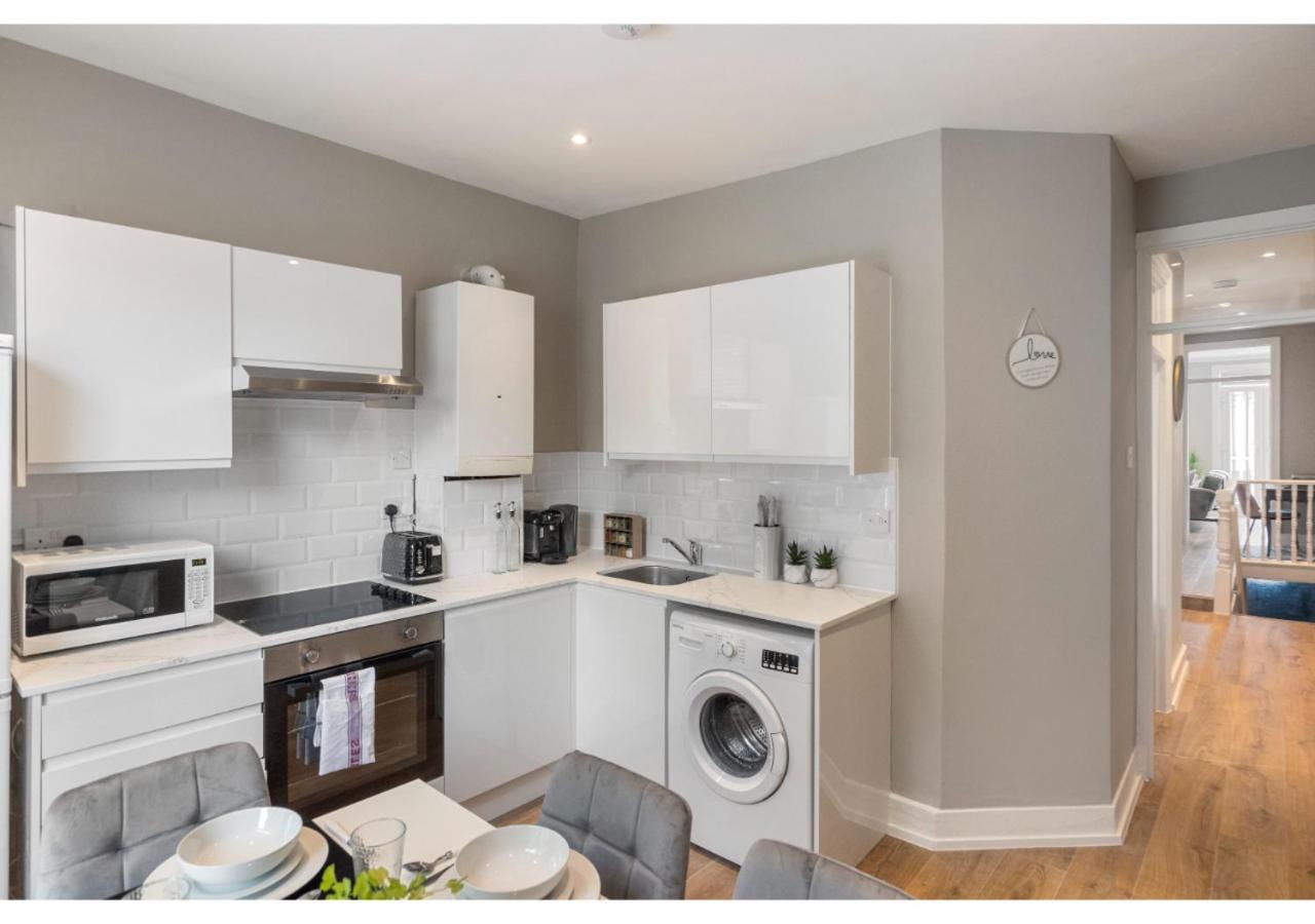 Chic & Radiant Retreat In Harringay Ladder Londra
